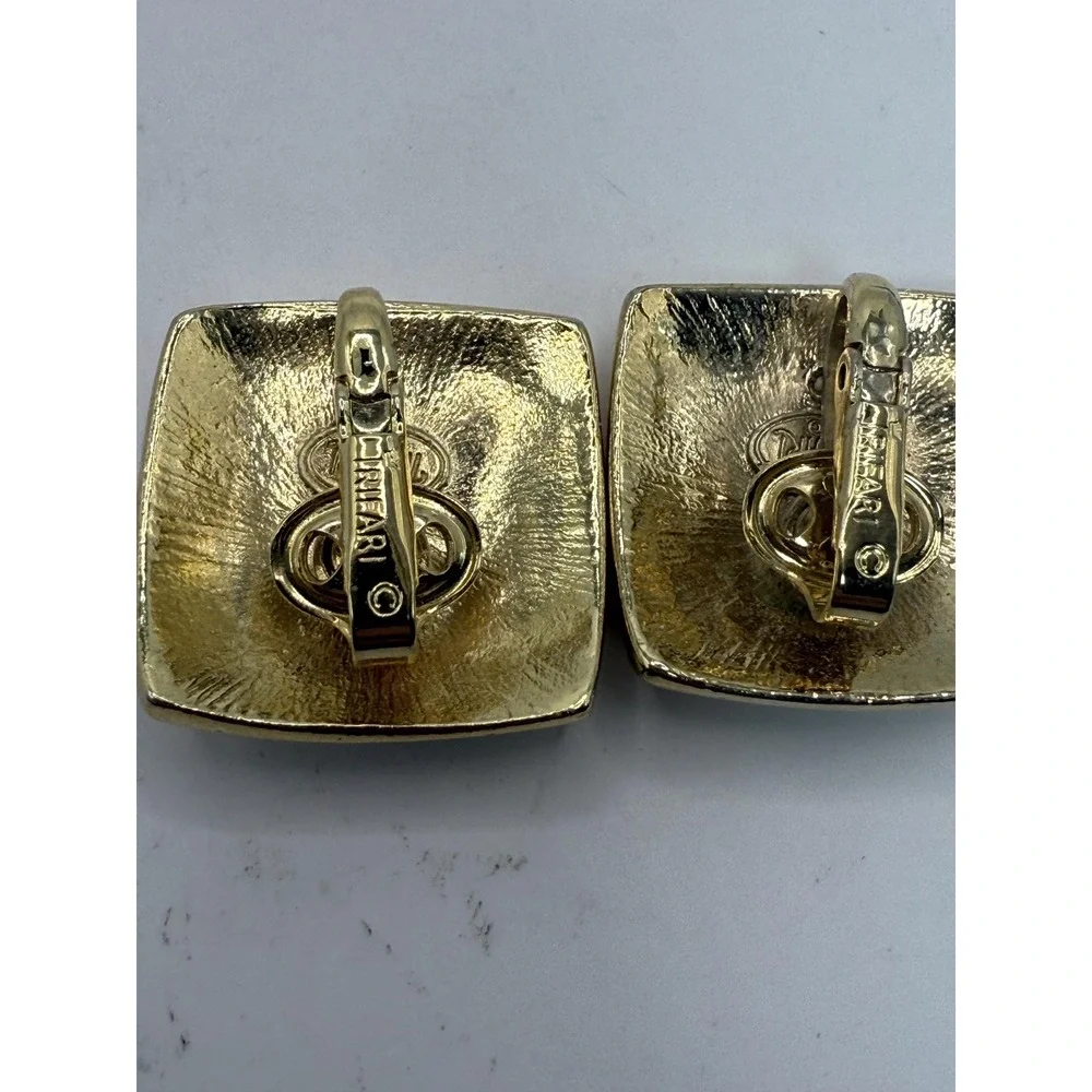 Crown Trifari Cream Enamel Clip On Earrings Gold Tone‎ Square Vintage